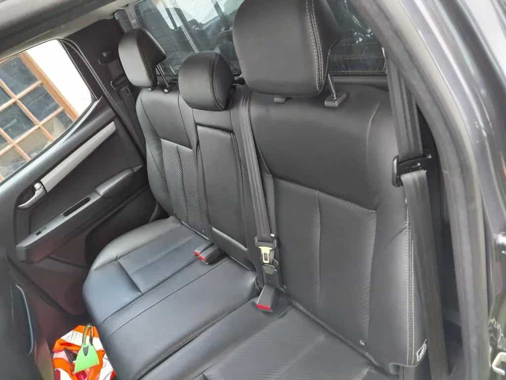 Isuzu D-Max II Facel. DblCab Aut AHK 4WD Hardtop Leder 05/2017-photo-5
