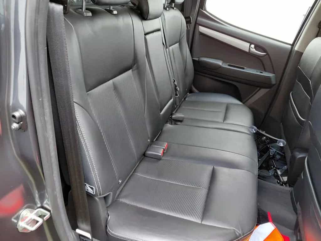 Isuzu D-Max II Facel. DblCab Aut AHK 4WD Hardtop Leder 05/2017-photo-6