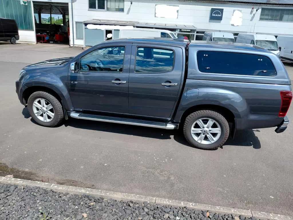 Isuzu D-Max II Facel. DblCab Aut AHK 4WD Hardtop Leder 05/2017-photo-8