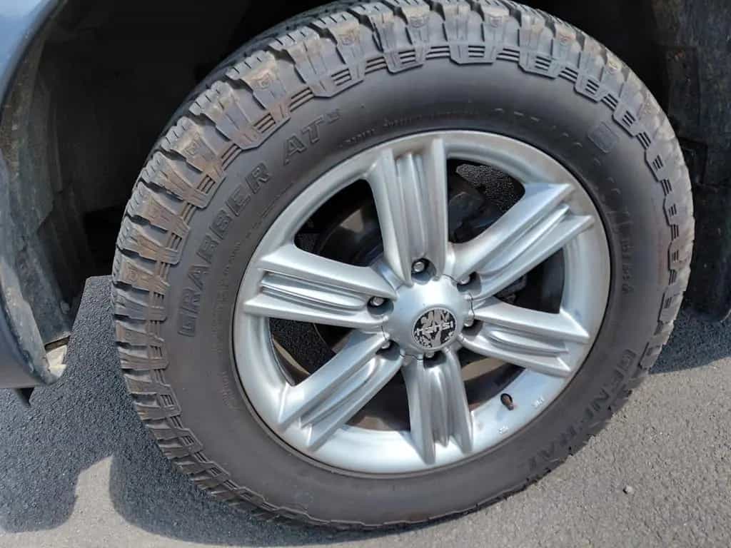 Isuzu D-Max II Facel. DblCab Aut AHK 4WD Hardtop Leder 05/2017-photo-9