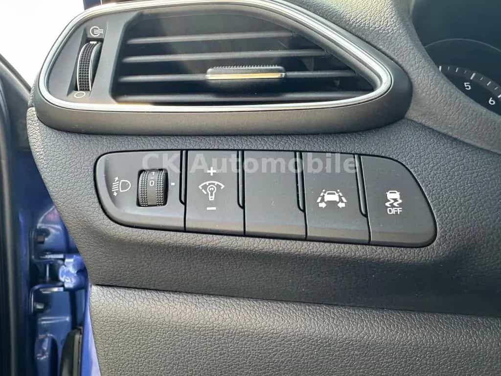 Hyundai i30 Passion 1.0 T-GDi/Klima/Kamera/Tempomat 06/2018-photo-16