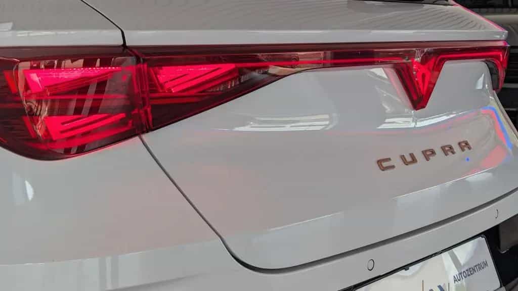 Cupra Leon Sportstourer 1.5 eTSI ACC*EL.HECK*LED* 12/2025-photo-18