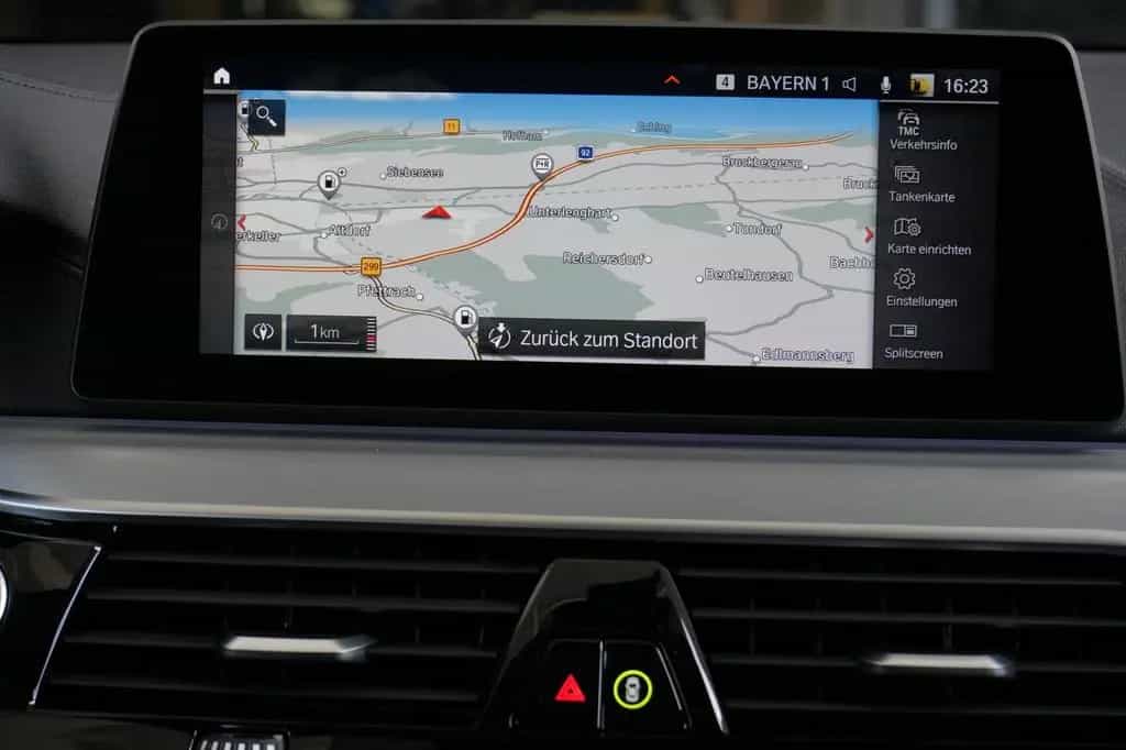 BMW 520 d xDrive Luxury Line ACC HuD 360KAM Memory 1 12/2019-photo-18