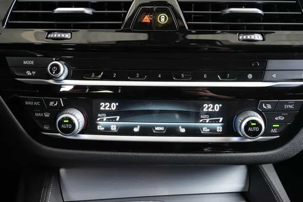 BMW 520 d xDrive Luxury Line ACC HuD 360KAM Memory 1 12/2019-photo-20