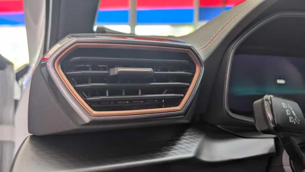 Cupra Leon Sportstourer 1.5 eTSI ACC*EL.HECK*LED* 12/2025-photo-27