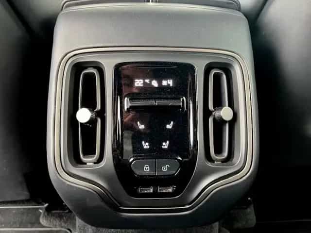 Aston Martin DBX 4.0 V8 04/2022-photo-18