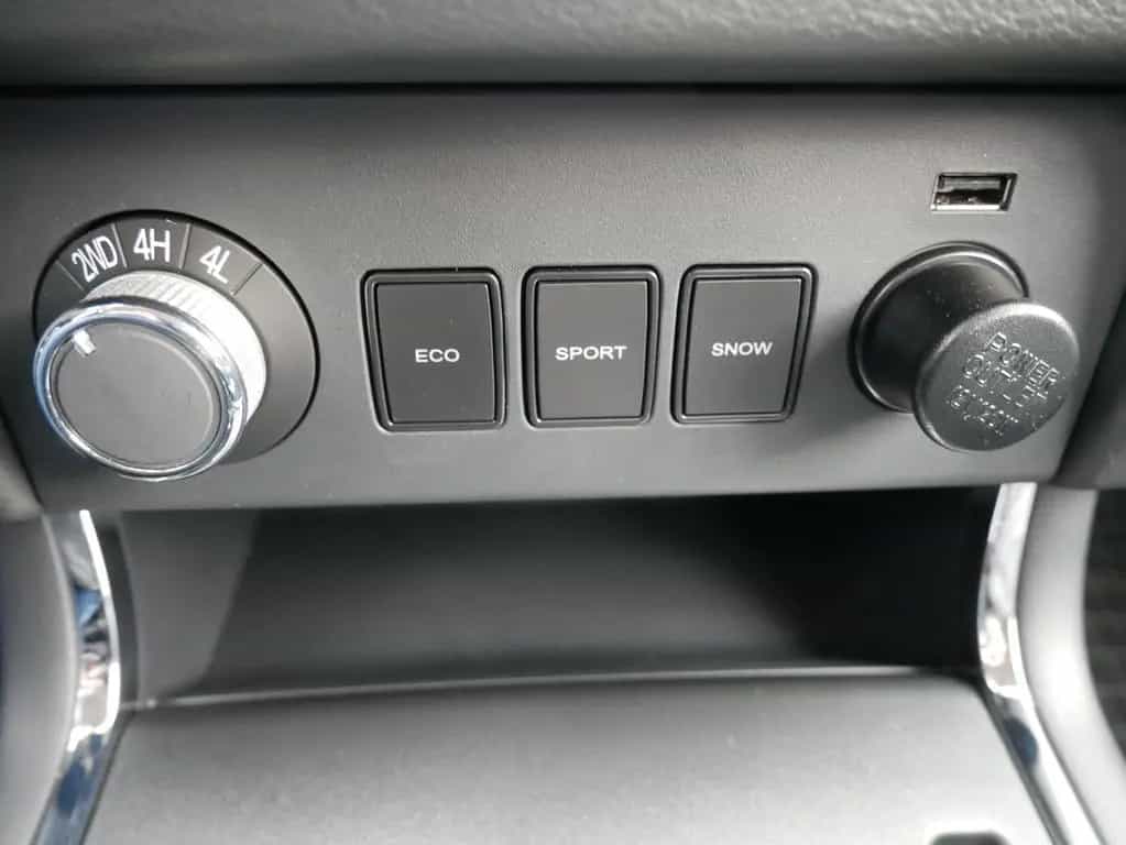 DFSK Rich 6 Facelift 4 x4 Autom. DOKA Klima Leder null-photo-24