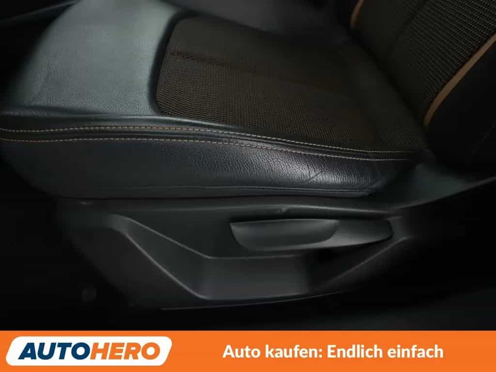 Audi Q2 1.4 TFSI ACT Design*NAVI*CAM*LIM* 06/2017-photo-9