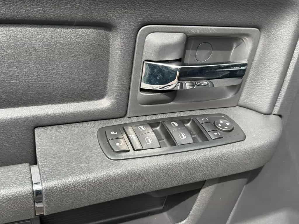 Dodge RAM 1500 4x4 Hemi 5.7 V8*LED*Navi*TOP-Zustand !* 06/2009-photo-28