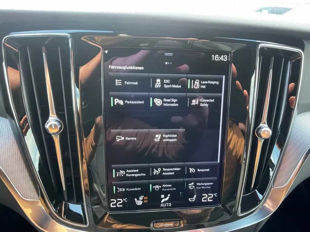 Volvo V60 B4 D R Design Aut. Cam AHK H&K Sound ACC 01/2022-photo-18