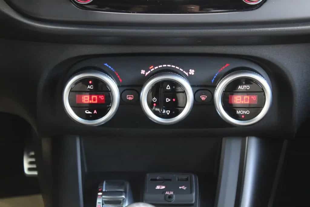 Alfa Romeo Giulietta *Tüv&Inspektion Neu*Panodach*2.Hd*Navi* 05/2016-photo-18