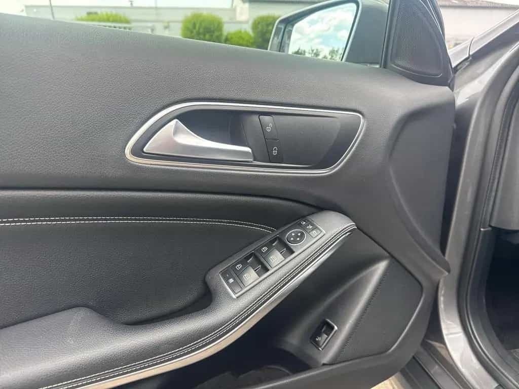 Mercedes-Benz GLA 180 Urban Navi Klima Kamera 12/2019-photo-17