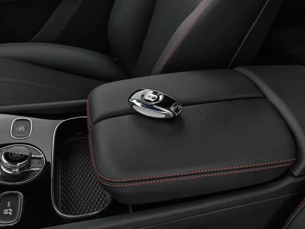 Bentley Bentayga S V8 / Privacy Glass 04/2024-photo-17
