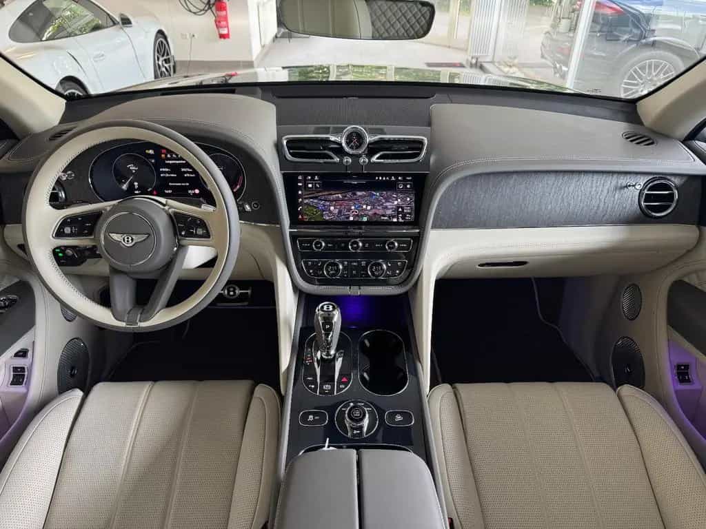 Bentley Bentayga 4.0 V8 First-Edition Naim Panorama AHK 04/2021-photo-1