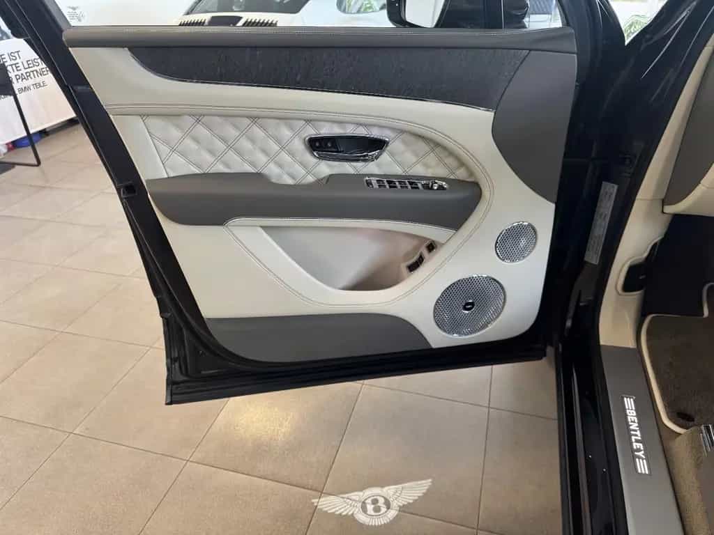 Bentley Bentayga 4.0 V8 First-Edition Naim Panorama AHK 04/2021-photo-9