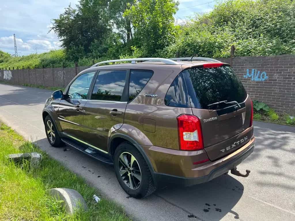 Ssangyong REXTON Rexton W Quartz 4WD 7 SITZPLÄTZE 01/2016-photo-6