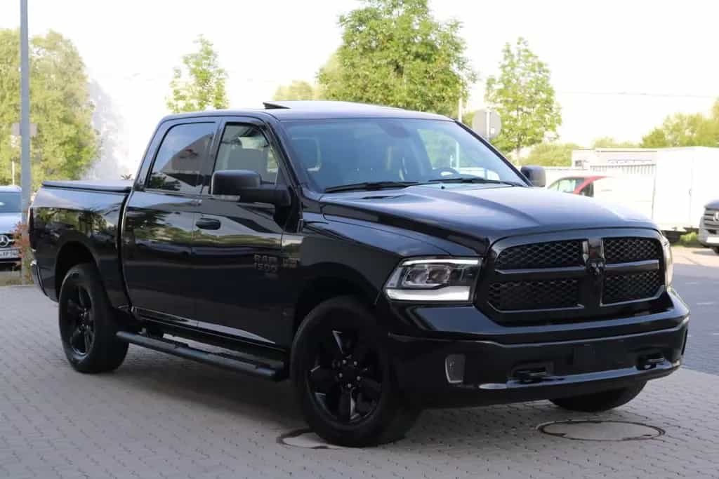 Dodge RAM 1500 5.7 V8 Crew Cab Black/PANO/KAMERA/NAVI 09/2025-photo-0