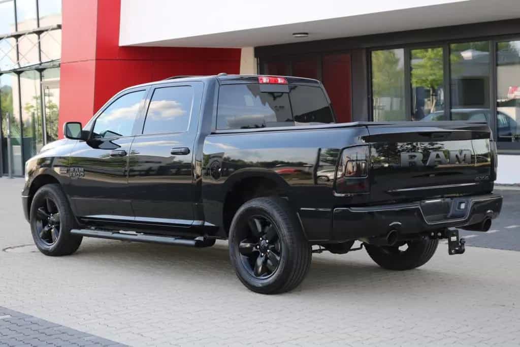 Dodge RAM 1500 5.7 V8 Crew Cab Black/PANO/KAMERA/NAVI 09/2025-photo-11