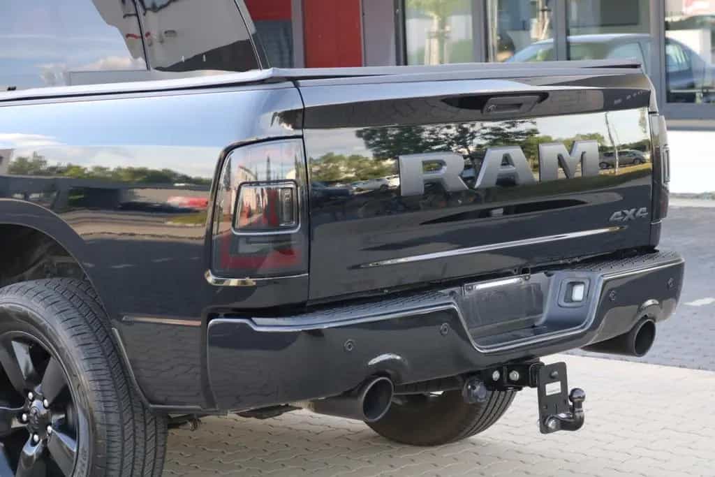 Dodge RAM 1500 5.7 V8 Crew Cab Black/PANO/KAMERA/NAVI 09/2025-photo-12