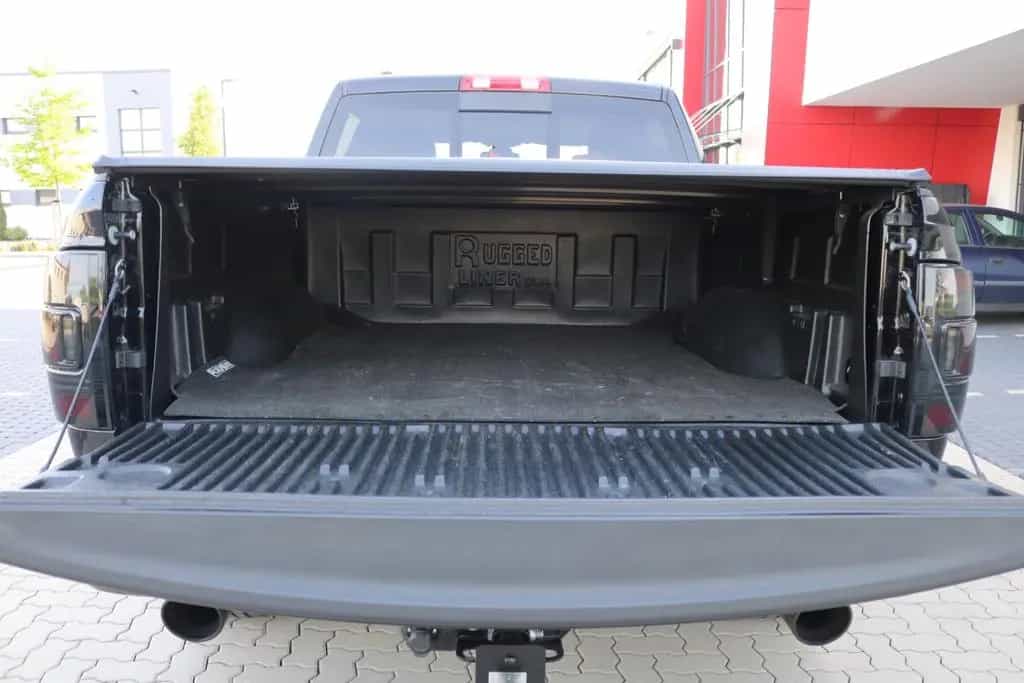 Dodge RAM 1500 5.7 V8 Crew Cab Black/PANO/KAMERA/NAVI 09/2025-photo-13