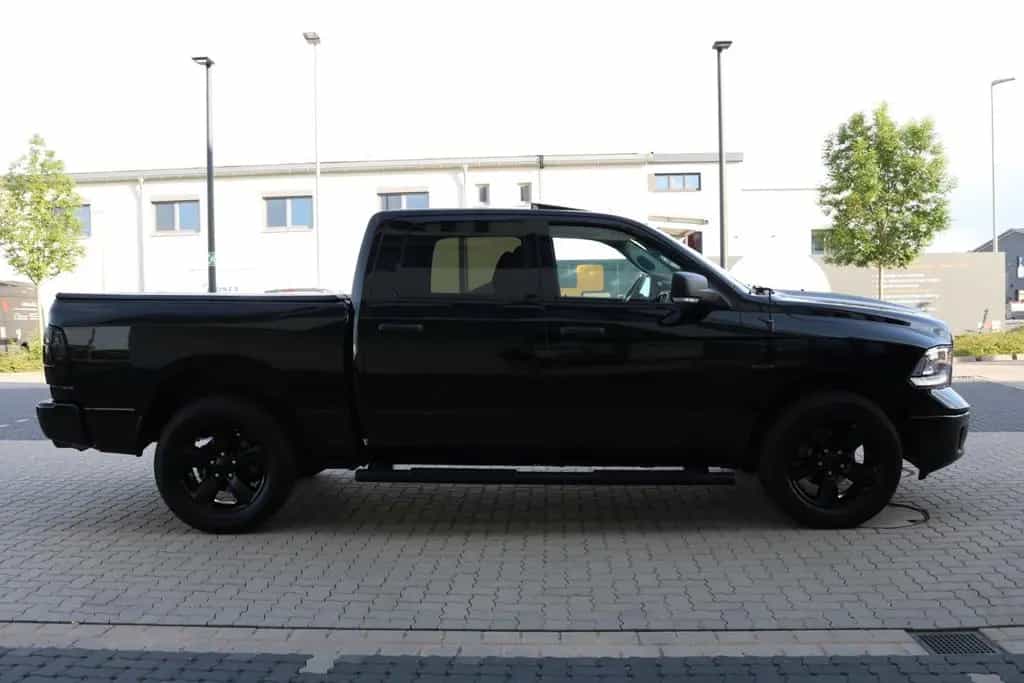 Dodge RAM 1500 5.7 V8 Crew Cab Black/PANO/KAMERA/NAVI 09/2025-photo-15
