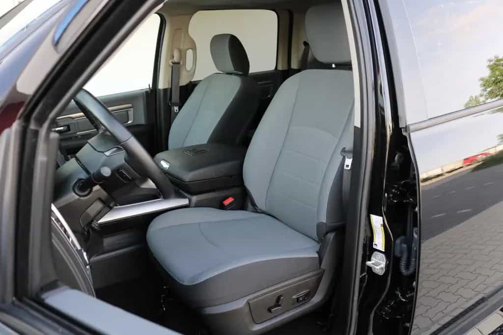 Dodge RAM 1500 5.7 V8 Crew Cab Black/PANO/KAMERA/NAVI 09/2025-photo-17