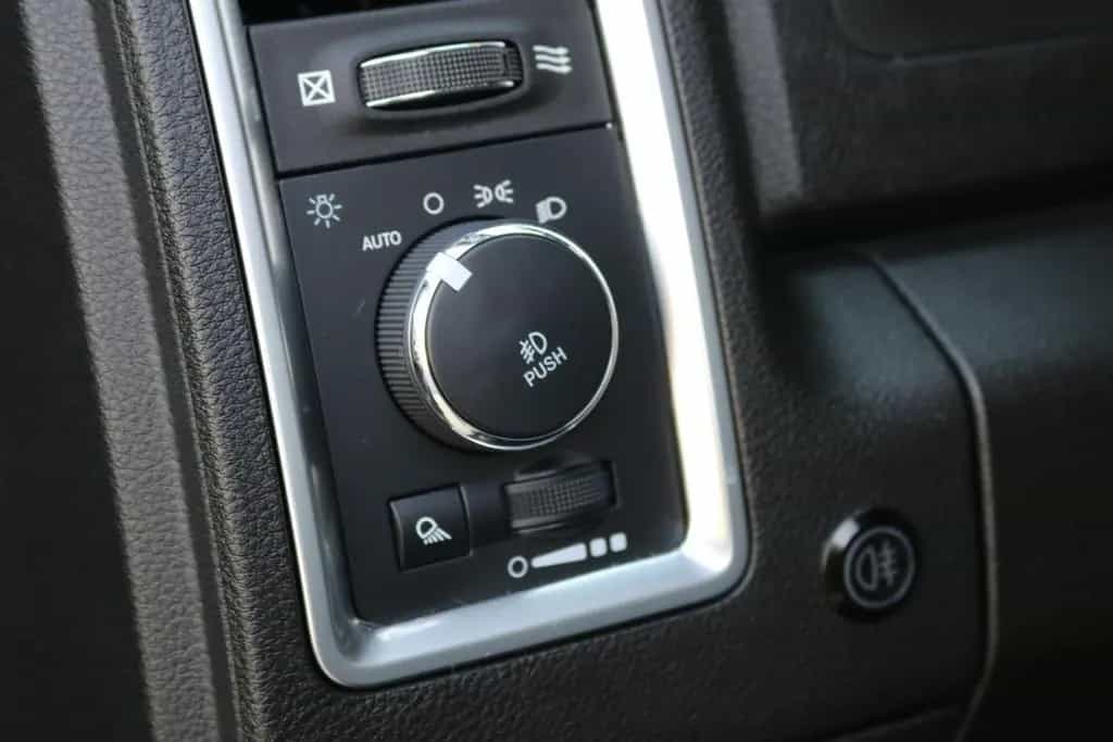 Dodge RAM 1500 5.7 V8 Crew Cab Black/PANO/KAMERA/NAVI 09/2025-photo-20