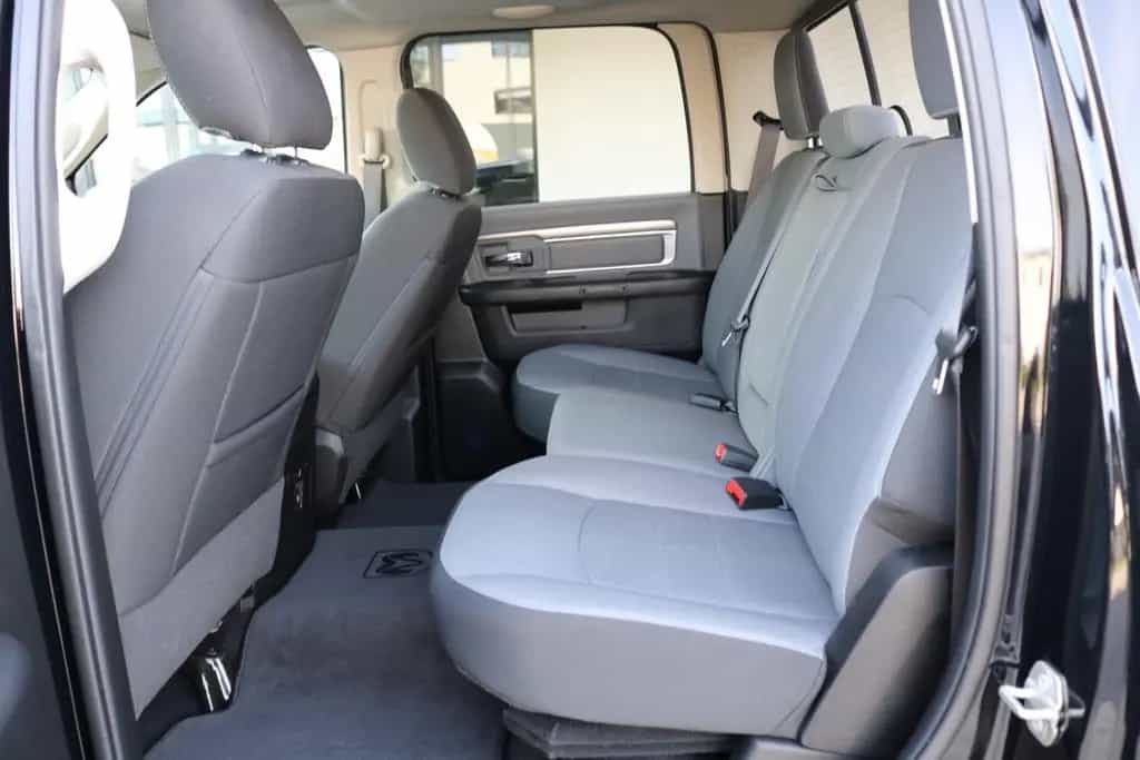 Dodge RAM 1500 5.7 V8 Crew Cab Black/PANO/KAMERA/NAVI 09/2025-photo-23