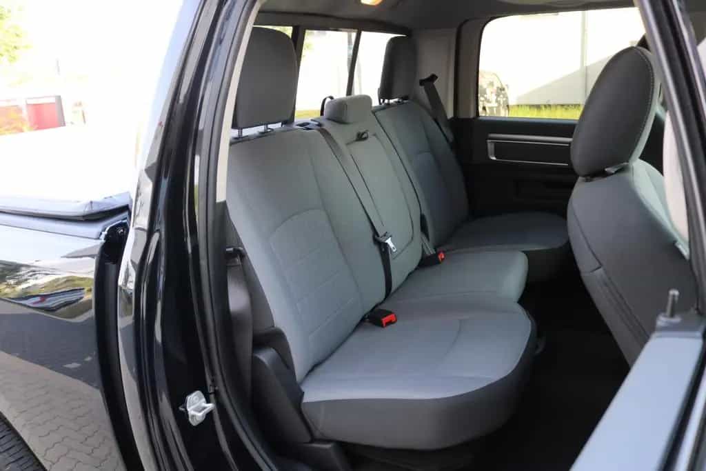 Dodge RAM 1500 5.7 V8 Crew Cab Black/PANO/KAMERA/NAVI 09/2025-photo-26