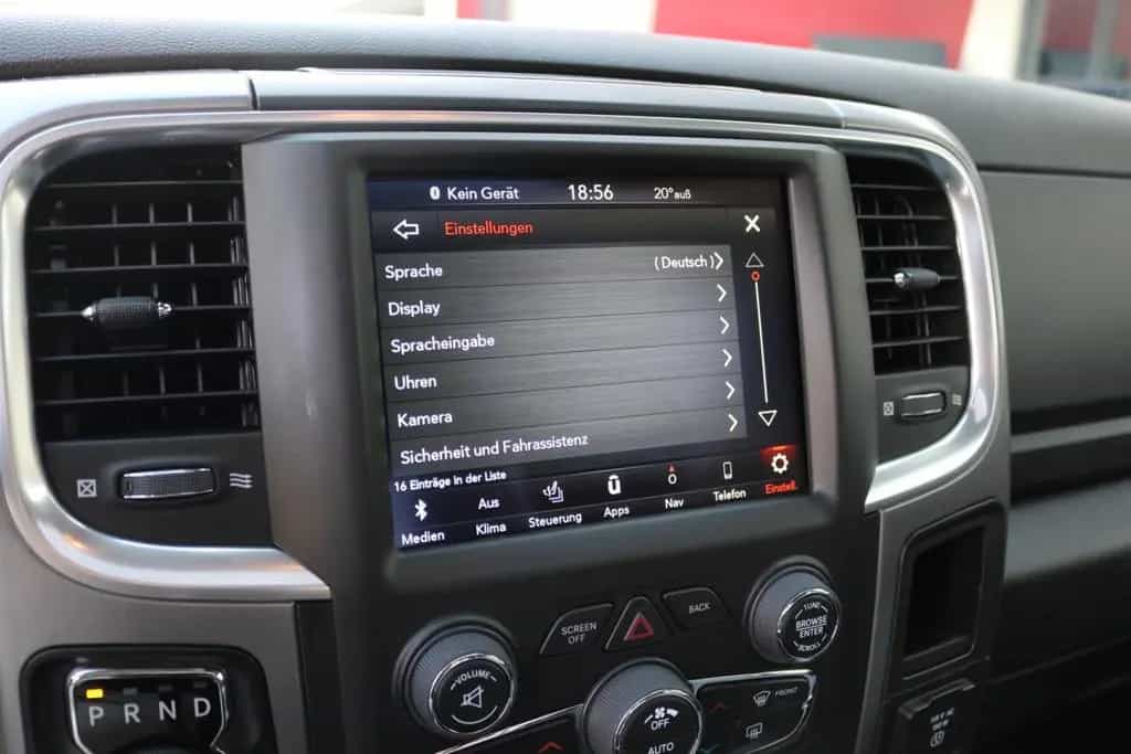 Dodge RAM 1500 5.7 V8 Crew Cab Black/PANO/KAMERA/NAVI 09/2025-photo-34