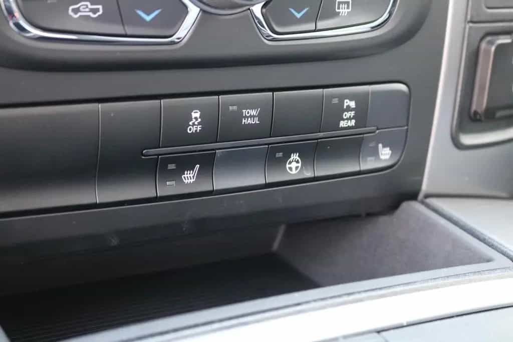 Dodge RAM 1500 5.7 V8 Crew Cab Black/PANO/KAMERA/NAVI 09/2025-photo-36