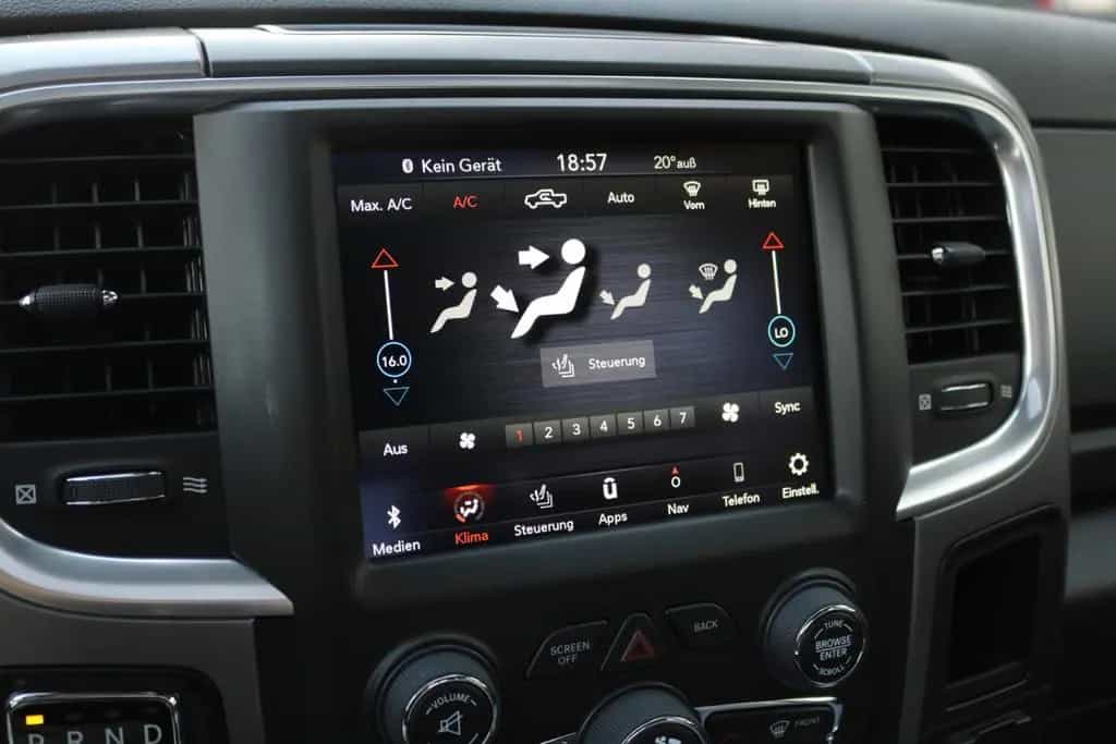 Dodge RAM 1500 5.7 V8 Crew Cab Black/PANO/KAMERA/NAVI 09/2025-photo-42