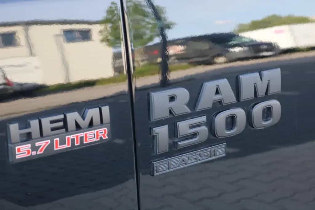 Dodge RAM 1500 5.7 V8 Crew Cab Black/PANO/KAMERA/NAVI 09/2025-photo-8