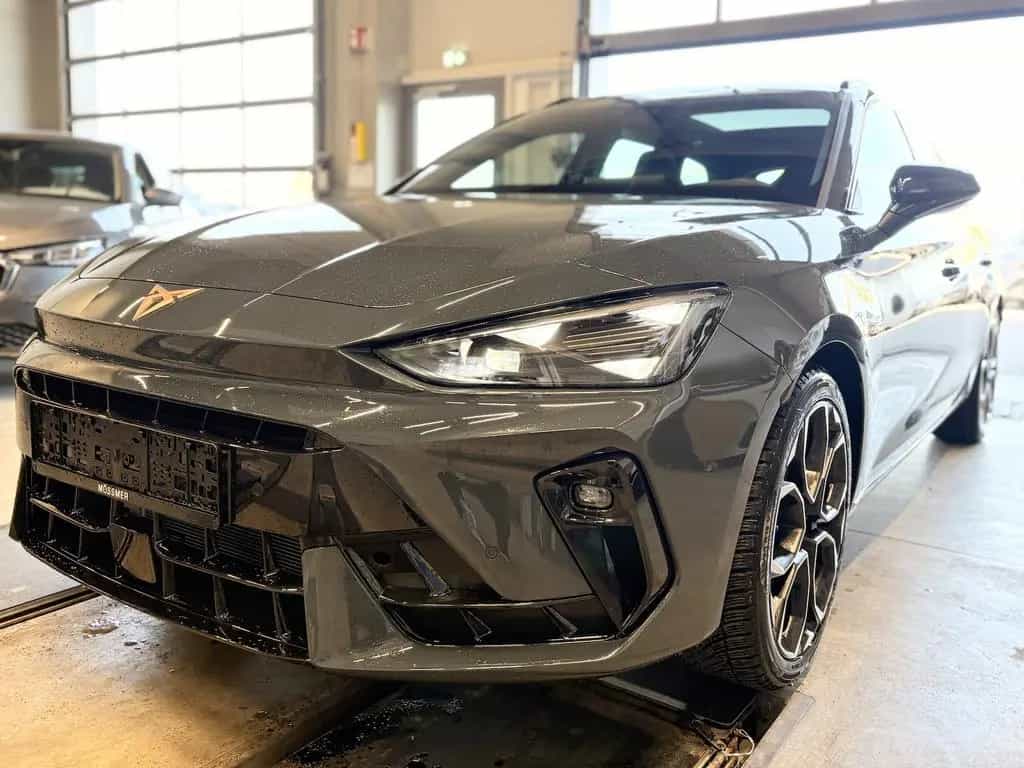 Cupra Leon ST 2.0TSI DSG 4Drive AHK Pano Dyn.Design 11/2025-photo-0