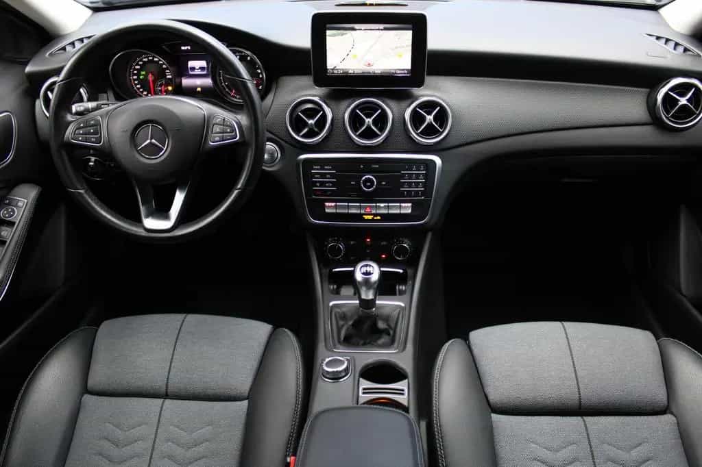 Mercedes-Benz GLA 180 *Tüv&Inspektion Neu*Navi*62.Tkm*Leder* 11/2019-photo-14