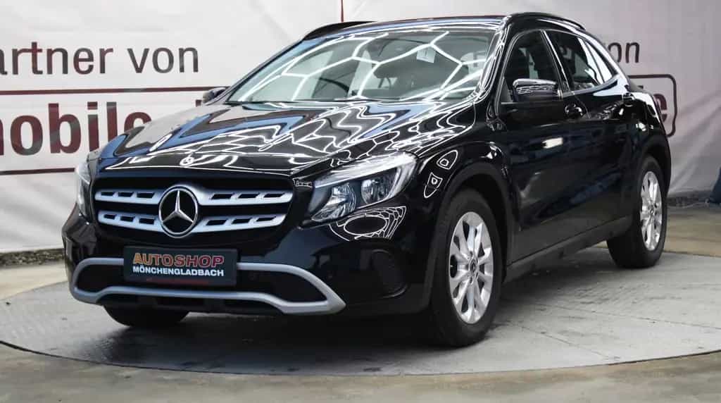 Mercedes-Benz GLA 180 *Tüv&Inspektion Neu*Navi*62.Tkm*Leder* 11/2019-photo-2
