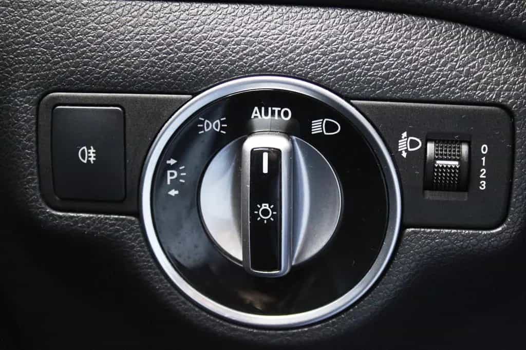 Mercedes-Benz GLA 180 *Tüv&Inspektion Neu*Navi*62.Tkm*Leder* 11/2019-photo-24