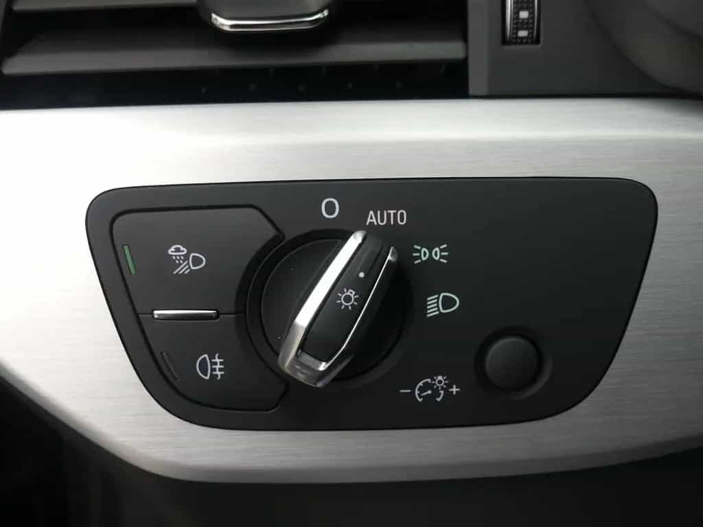Audi A4 Avant 45TFSI Quattro S-Line LED Pano Kam. App 09/2020-photo-17