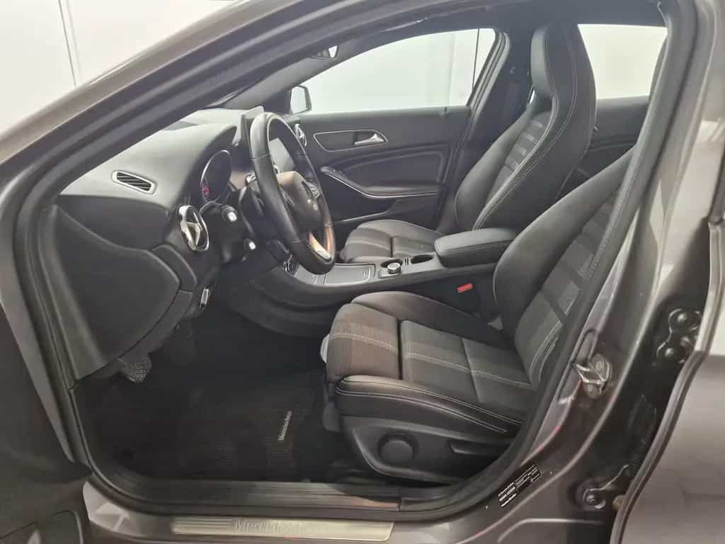 Mercedes-Benz GLA 200 Sport Utility, LED, Kamera, 18 Zoll 01/2020-photo-9