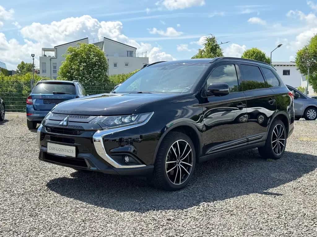 Mitsubishi Outlander Spirit*4x4*360Kam*AHK*AppleC*Garantie 07/2020-photo-0