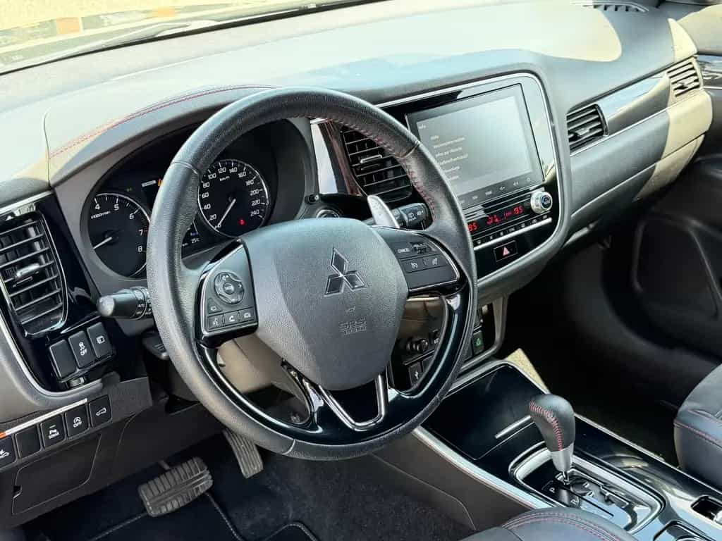 Mitsubishi Outlander Spirit*4x4*360Kam*AHK*AppleC*Garantie 07/2020-photo-10