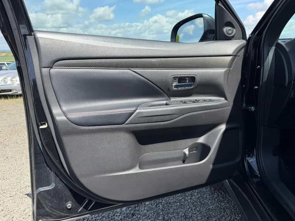 Mitsubishi Outlander Spirit*4x4*360Kam*AHK*AppleC*Garantie 07/2020-photo-18