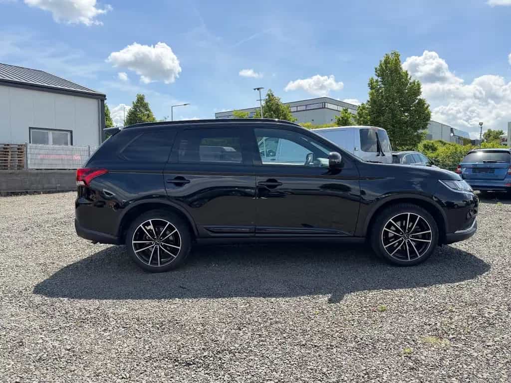 Mitsubishi Outlander Spirit*4x4*360Kam*AHK*AppleC*Garantie 07/2020-photo-3