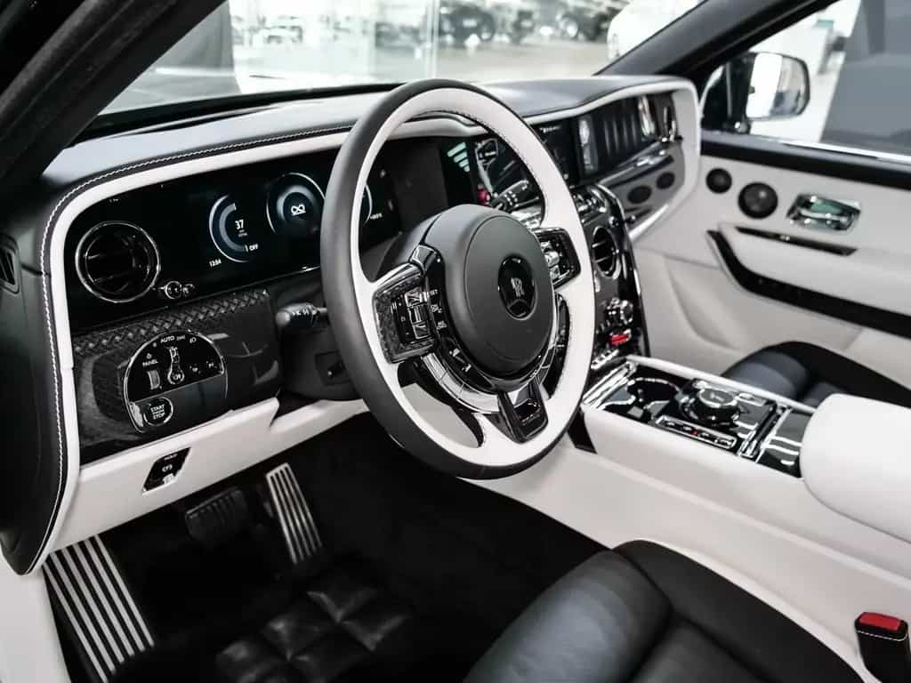 Rolls-Royce Cullinan Black Badge Series II null-photo-10