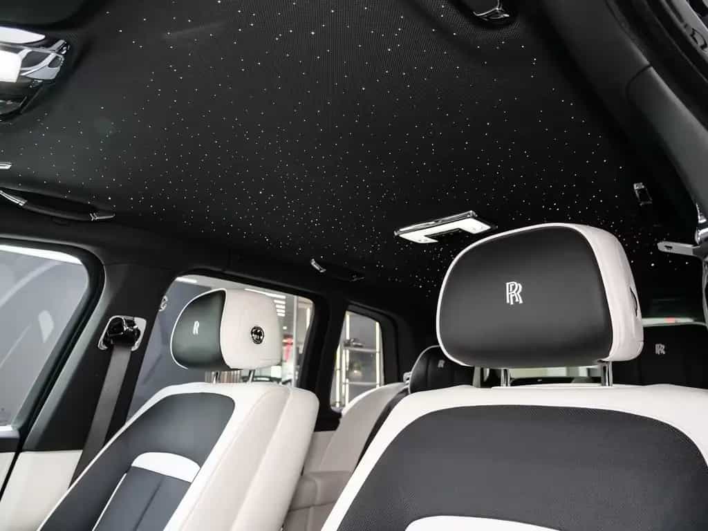Rolls-Royce Cullinan Black Badge Series II null-photo-11