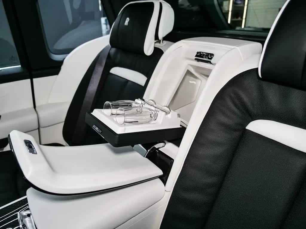 Rolls-Royce Cullinan Black Badge Series II null-photo-14