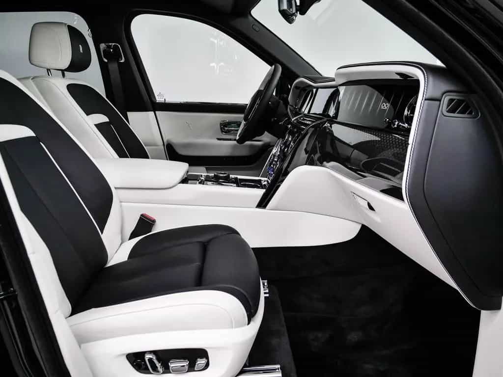 Rolls-Royce Cullinan Black Badge Series II null-photo-20