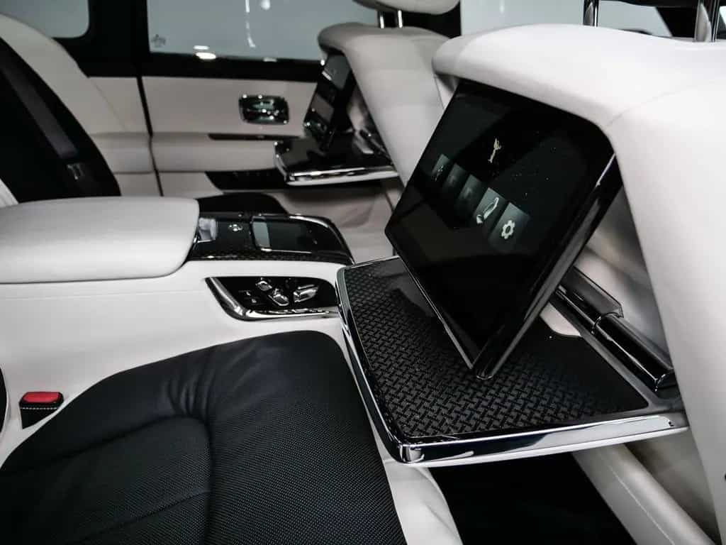 Rolls-Royce Cullinan Black Badge Series II null-photo-26