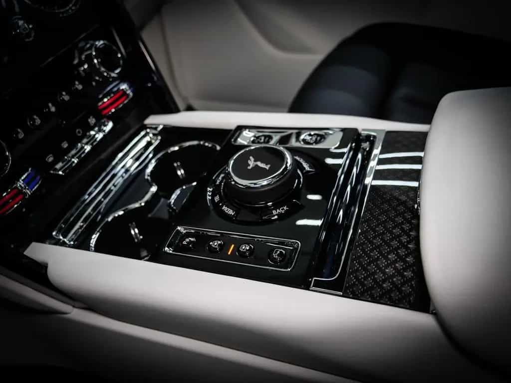 Rolls-Royce Cullinan Black Badge Series II null-photo-33