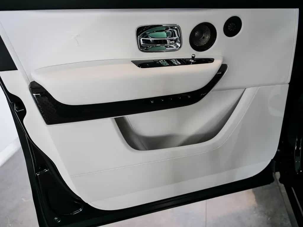 Rolls-Royce Cullinan Black Badge Series II null-photo-35